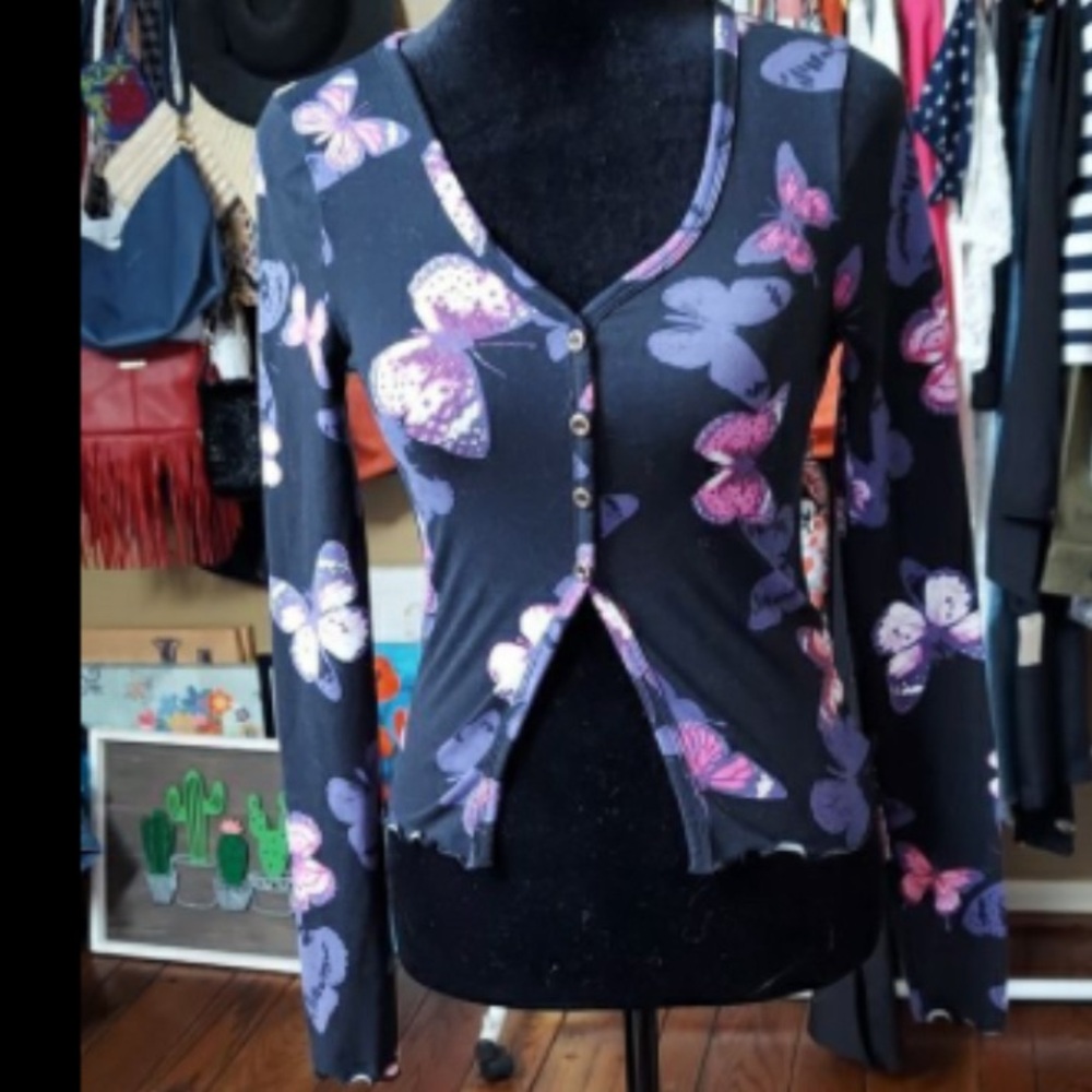 Cropped butterfly top